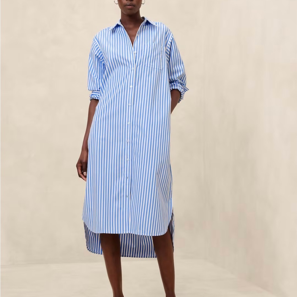 It has pockets! Adorable Banana Republic midi button up dress
